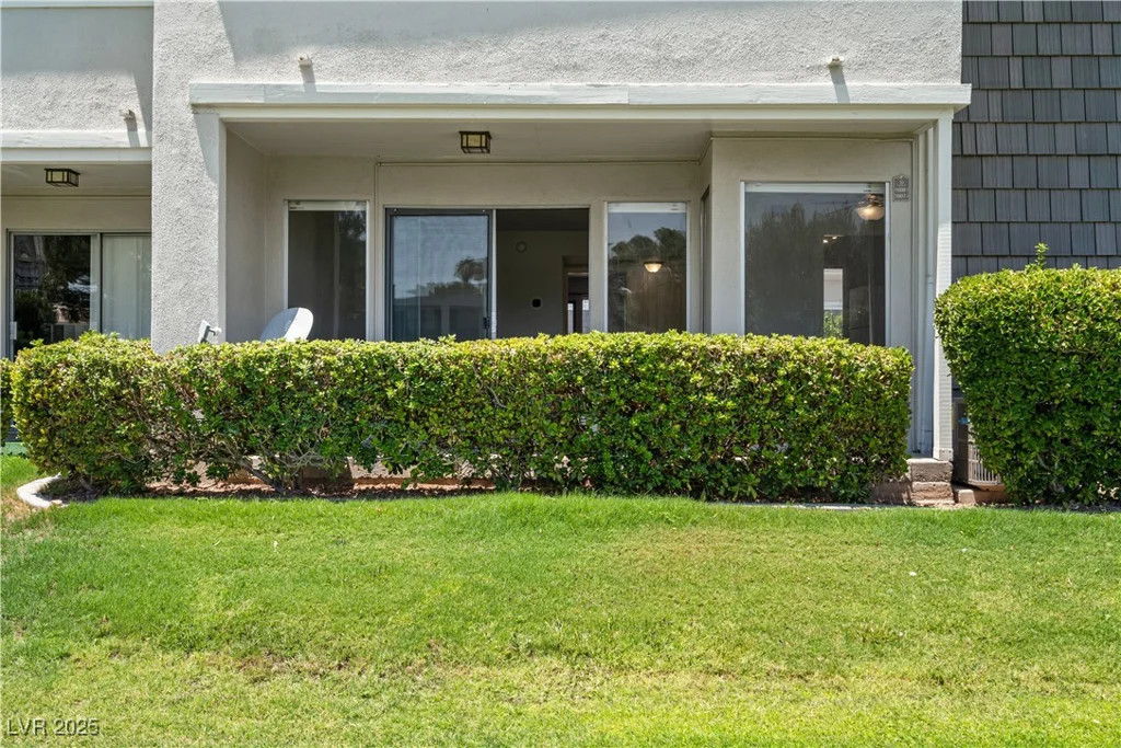 745 Oakmont, Las Vegas, NV 89109