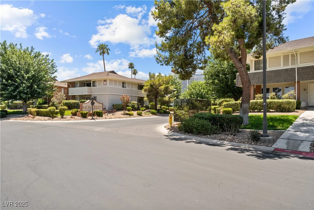 745 Oakmont, Las Vegas, NV 89109