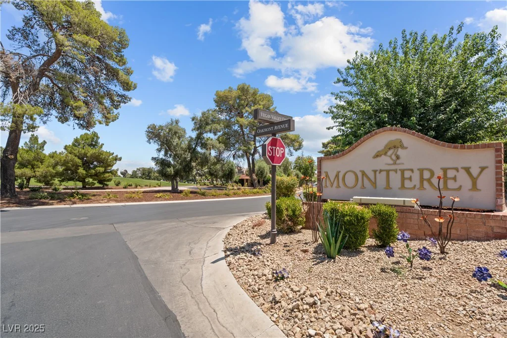 745 Oakmont, Las Vegas, NV 89109