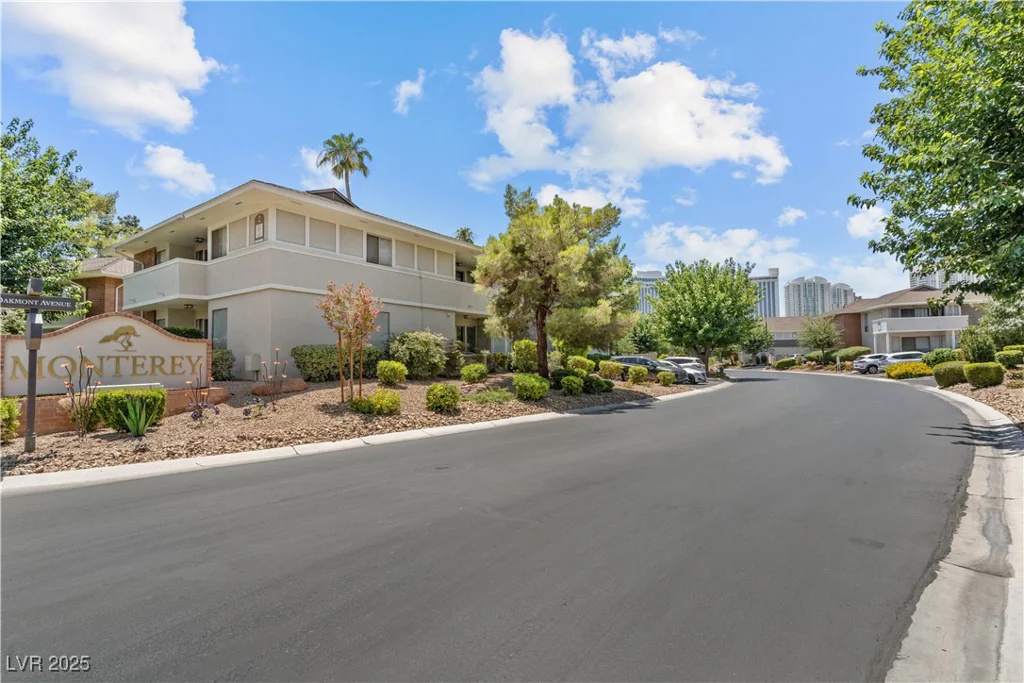 745 Oakmont, Las Vegas, NV 89109