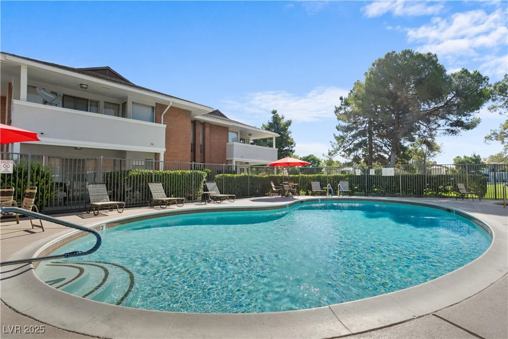 745 Oakmont, Las Vegas, NV 89109