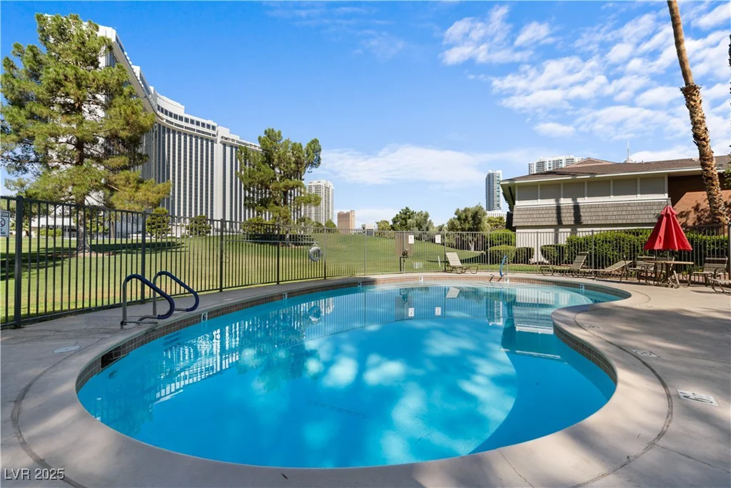 745 Oakmont, Las Vegas, NV 89109