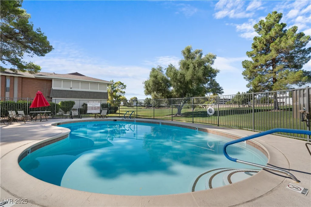745 Oakmont, Las Vegas, NV 89109