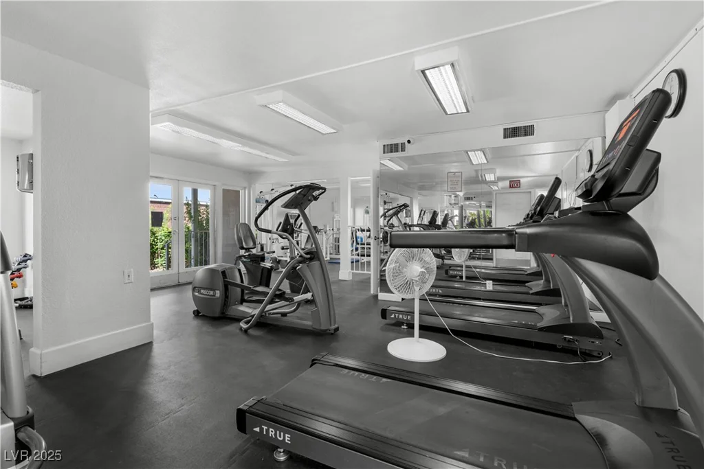 745 Oakmont, Las Vegas, NV 89109