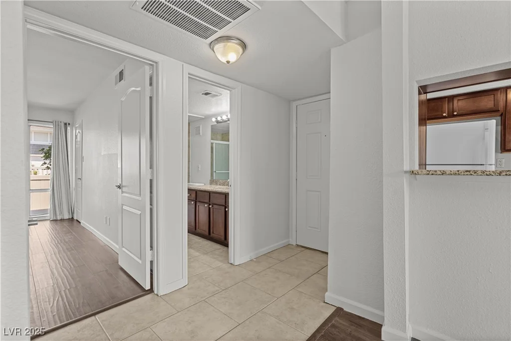 745 Oakmont, Las Vegas, NV 89109
