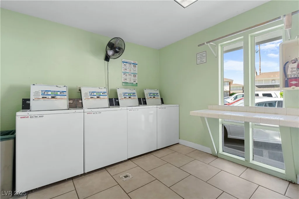 745 Oakmont, Las Vegas, NV 89109