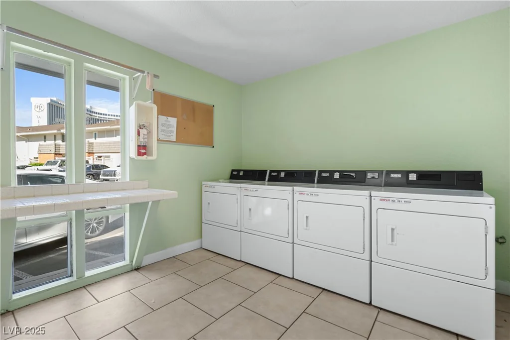 745 Oakmont, Las Vegas, NV 89109