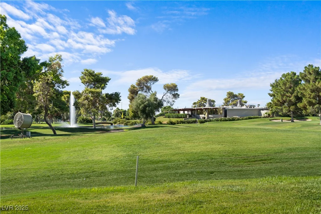 745 Oakmont, Las Vegas, NV 89109