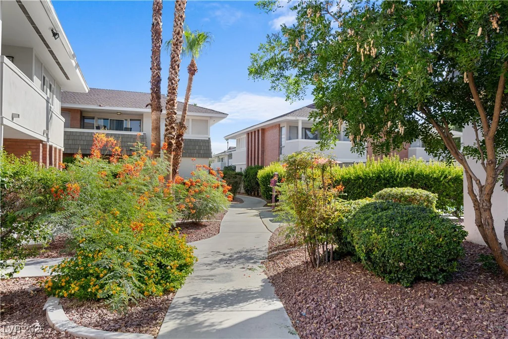 745 Oakmont, Las Vegas, NV 89109