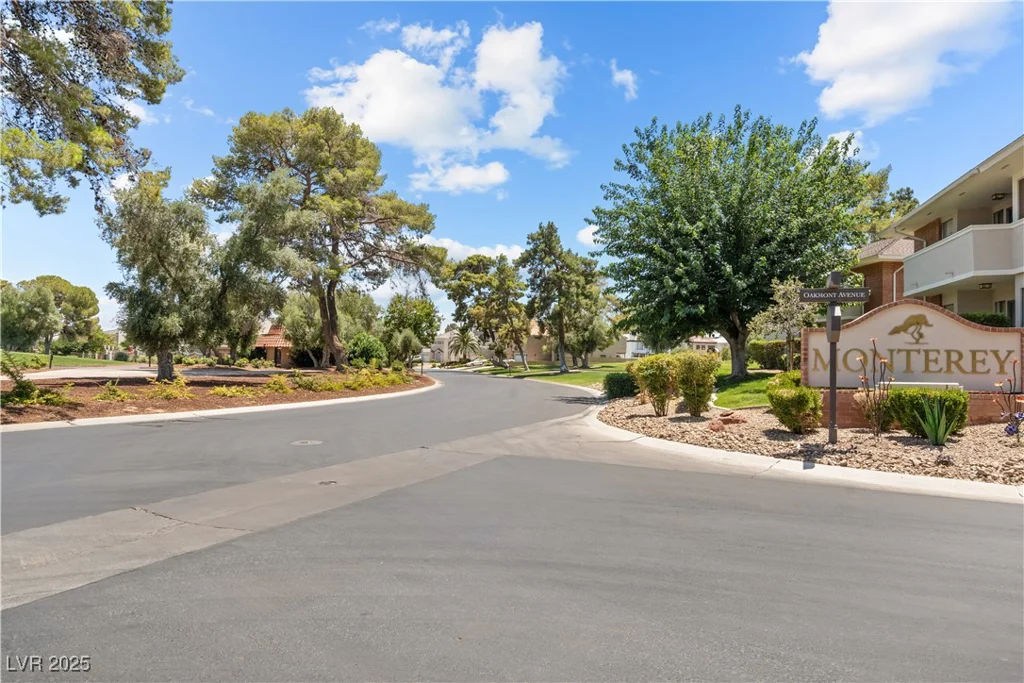745 Oakmont, Las Vegas, NV 89109