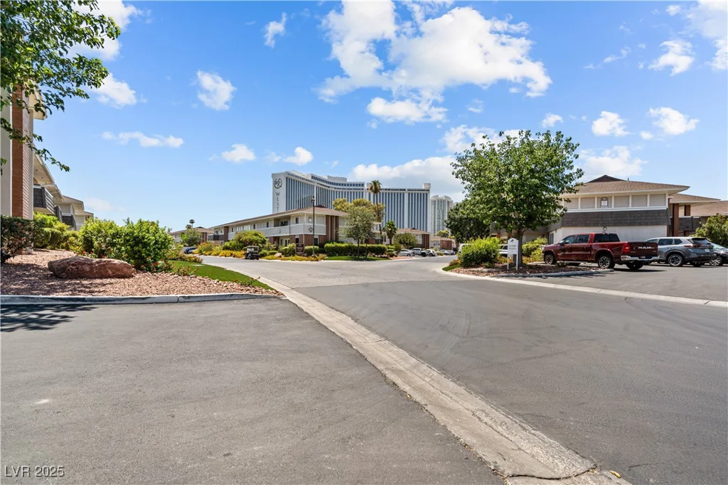 745 Oakmont, Las Vegas, NV 89109