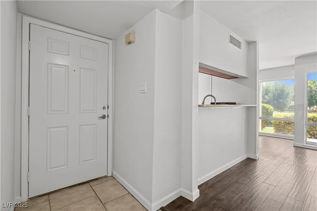 745 Oakmont, Las Vegas, NV 89109