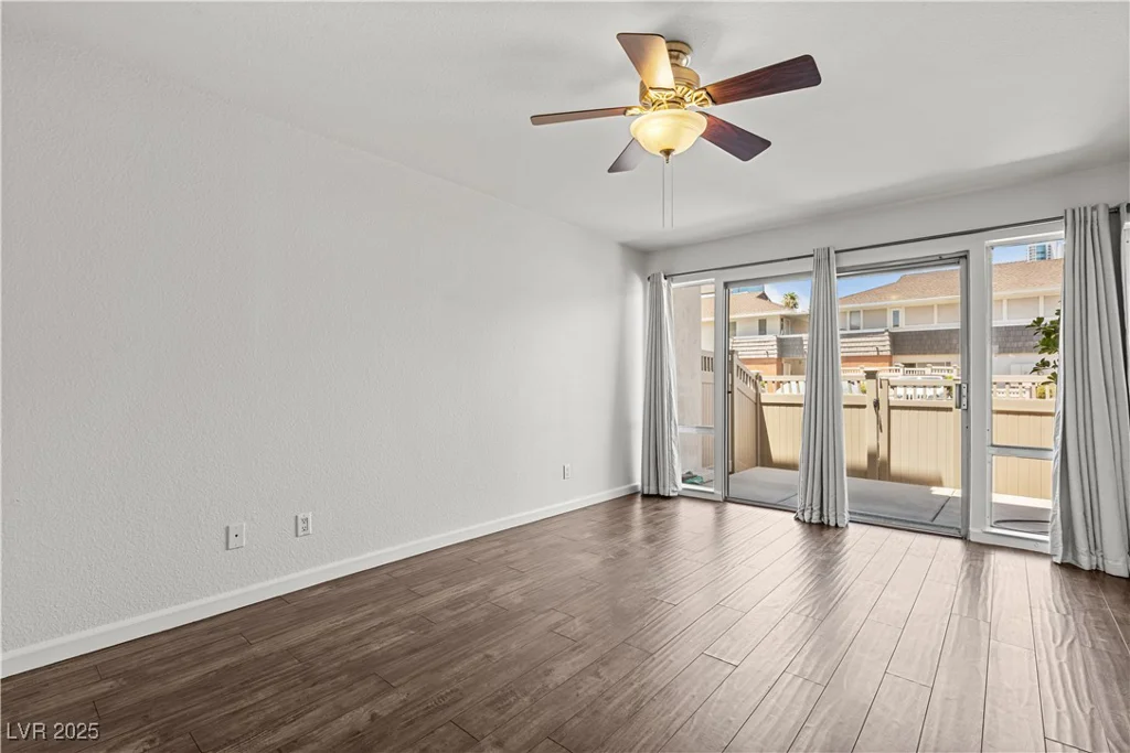 745 Oakmont, Las Vegas, NV 89109