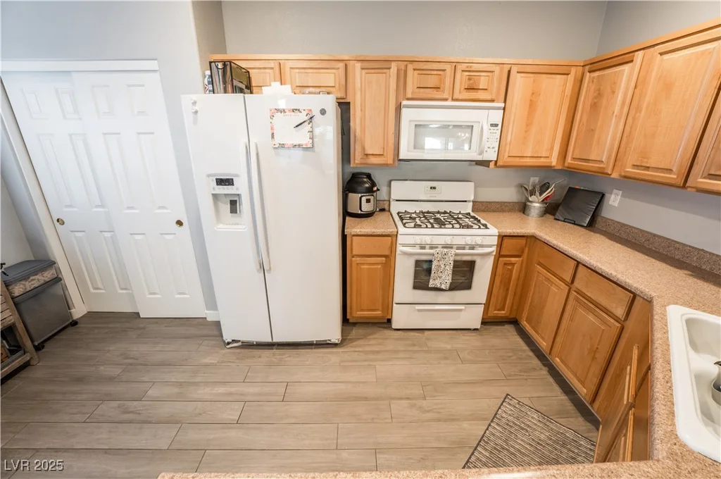 6543 Strolling Plains, Henderson, NV 89011