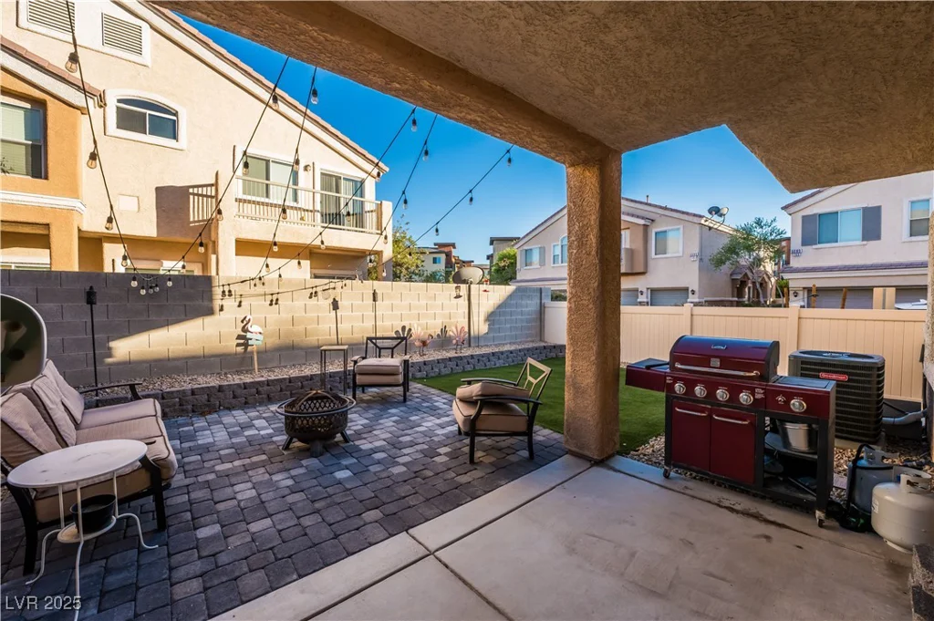 6543 Strolling Plains, Henderson, NV 89011