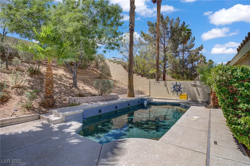 7401 Red Swallow, Las Vegas, NV 89131