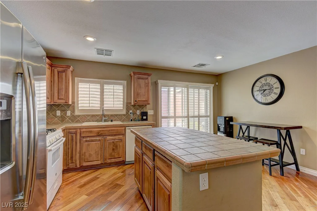 8969 Secret Valley, Las Vegas, NV 89139