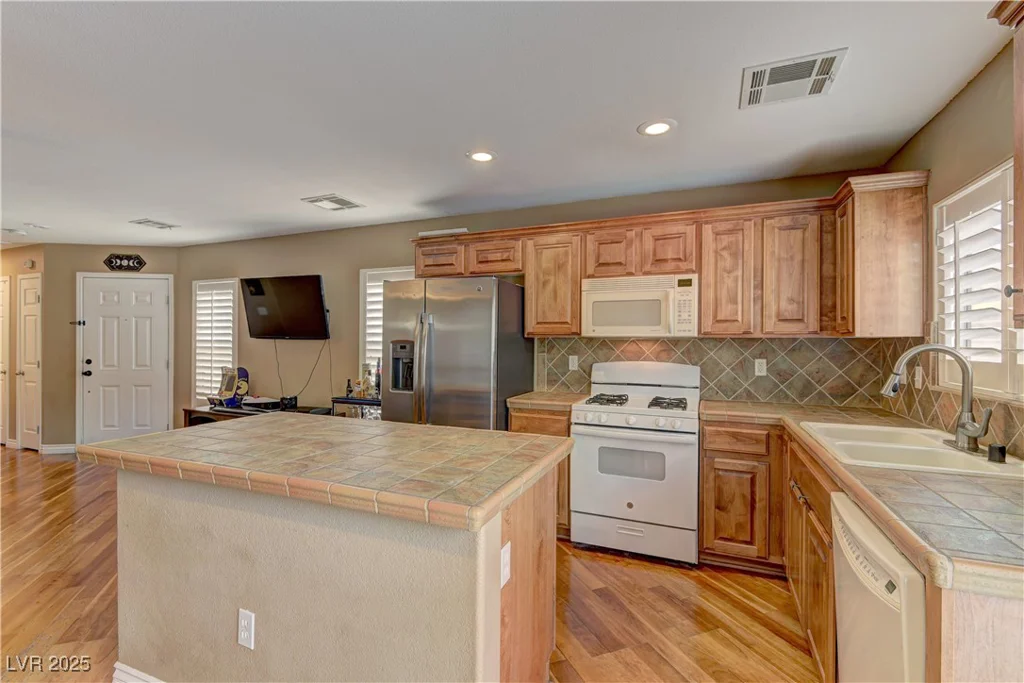 8969 Secret Valley, Las Vegas, NV 89139