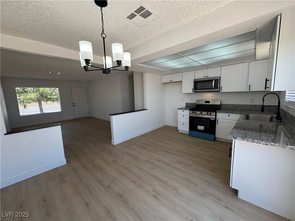 4142 Walnut, Las Vegas, NV 89115