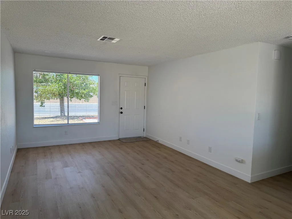 4142 Walnut, Las Vegas, NV 89115