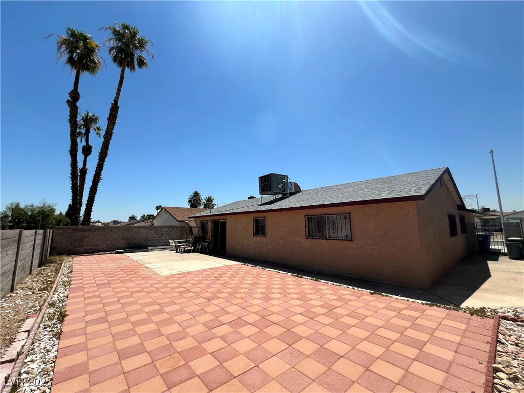 6586 Baywood, Las Vegas, NV 89103