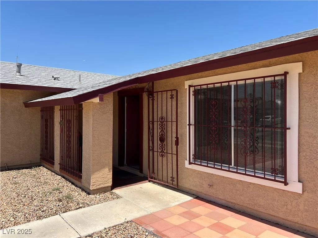 6586 Baywood, Las Vegas, NV 89103