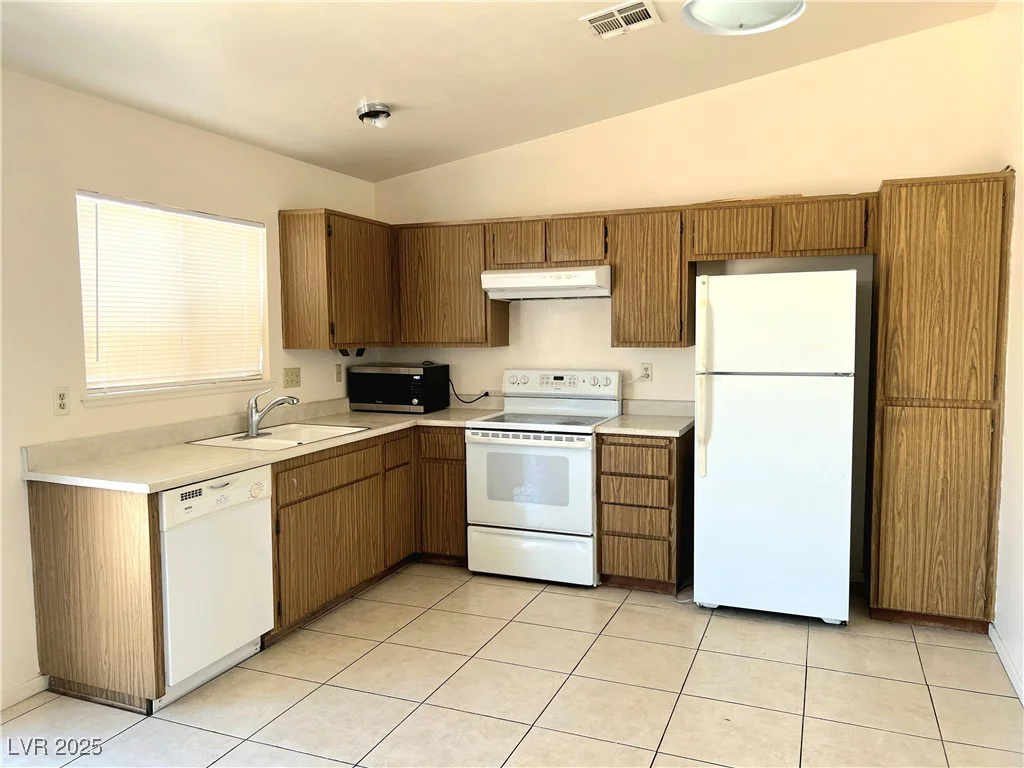 6586 Baywood, Las Vegas, NV 89103