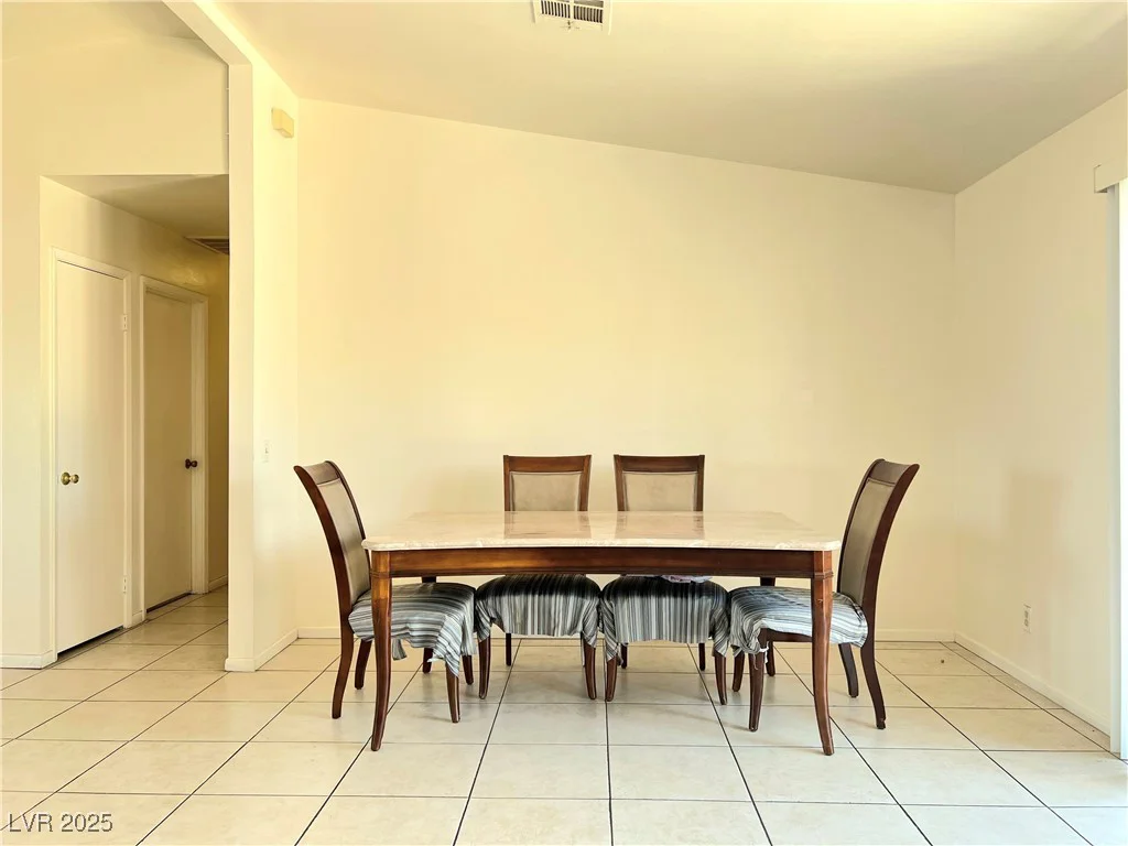 6586 Baywood, Las Vegas, NV 89103