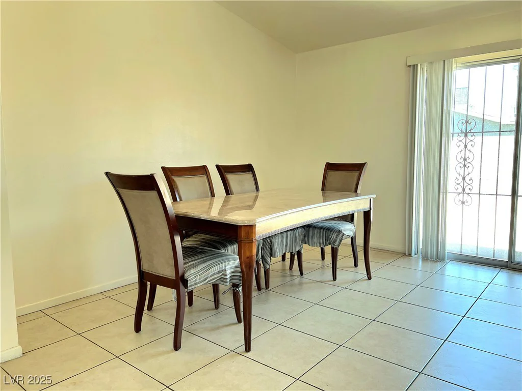 6586 Baywood, Las Vegas, NV 89103