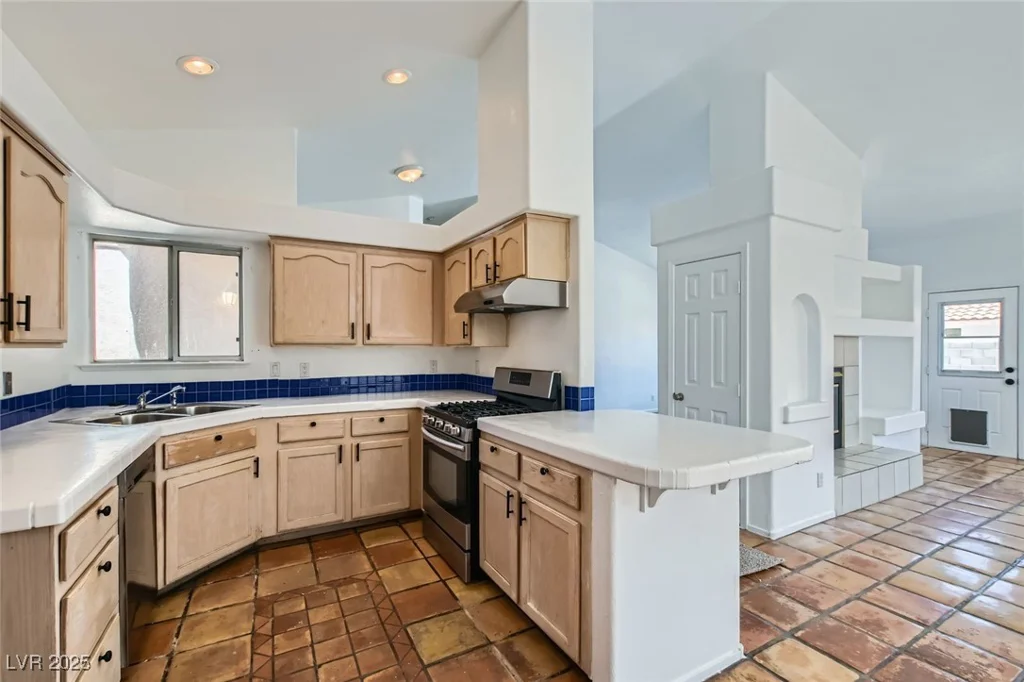 4616 Silversword, North Las Vegas, NV 89032