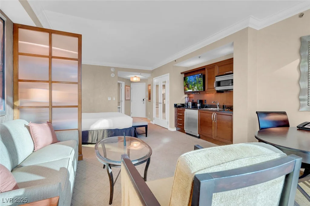 145 Harmon, Las Vegas, NV 89109