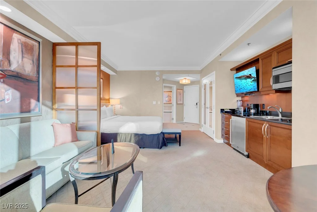 145 Harmon, Las Vegas, NV 89109
