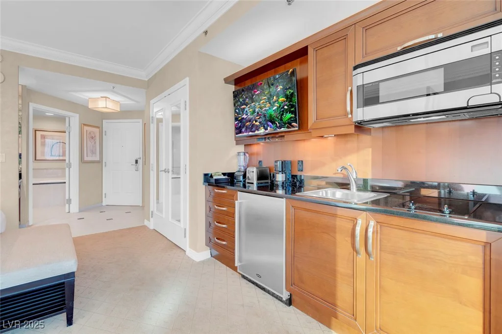 145 Harmon, Las Vegas, NV 89109