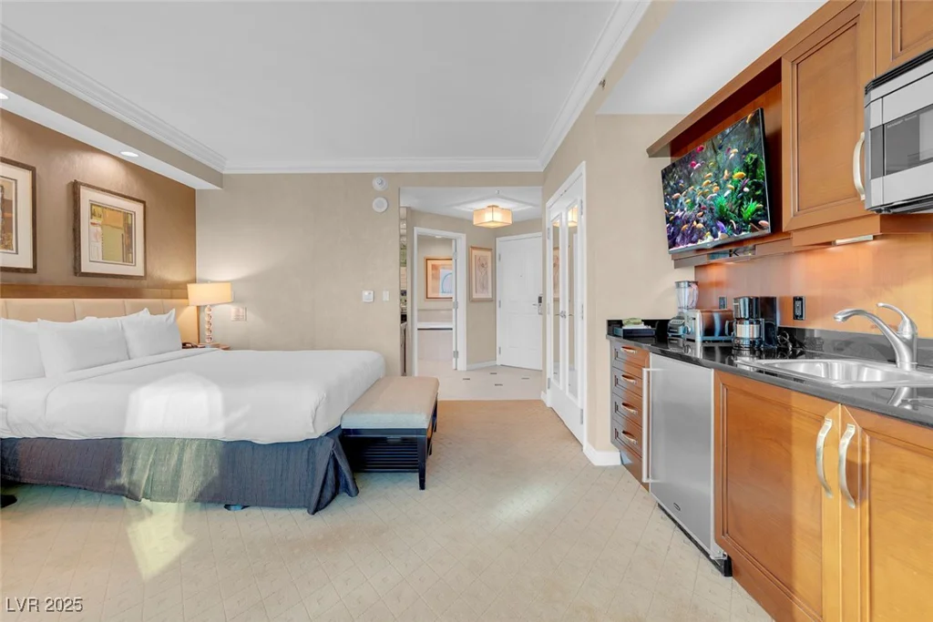 145 Harmon, Las Vegas, NV 89109
