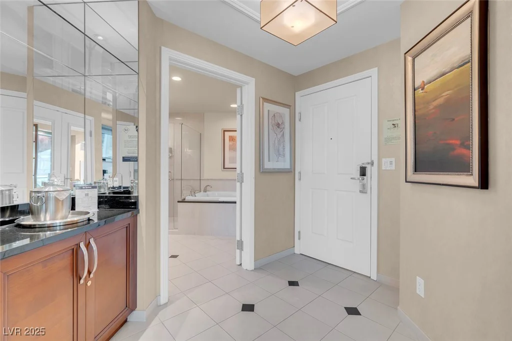 145 Harmon, Las Vegas, NV 89109