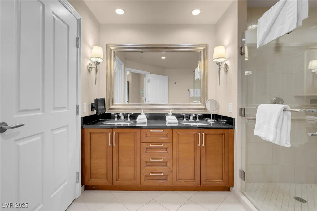 145 Harmon, Las Vegas, NV 89109