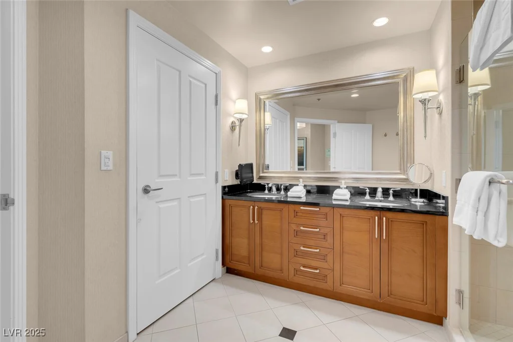 145 Harmon, Las Vegas, NV 89109