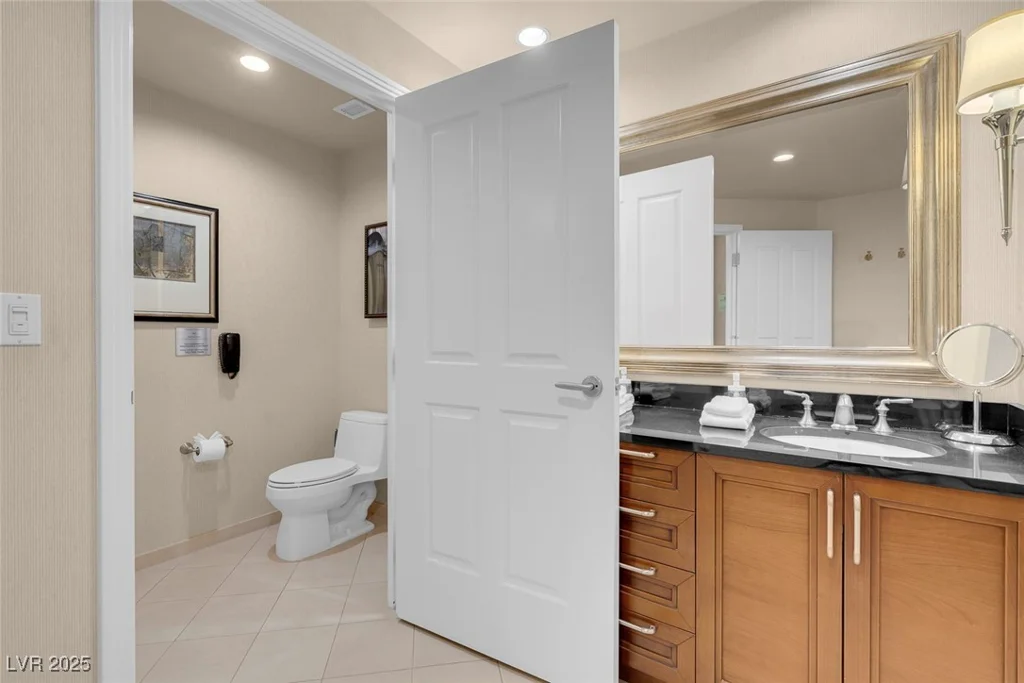 145 Harmon, Las Vegas, NV 89109