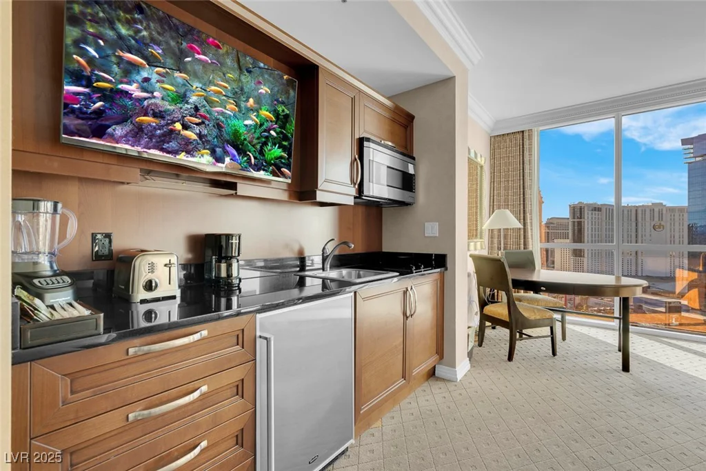 145 Harmon, Las Vegas, NV 89109