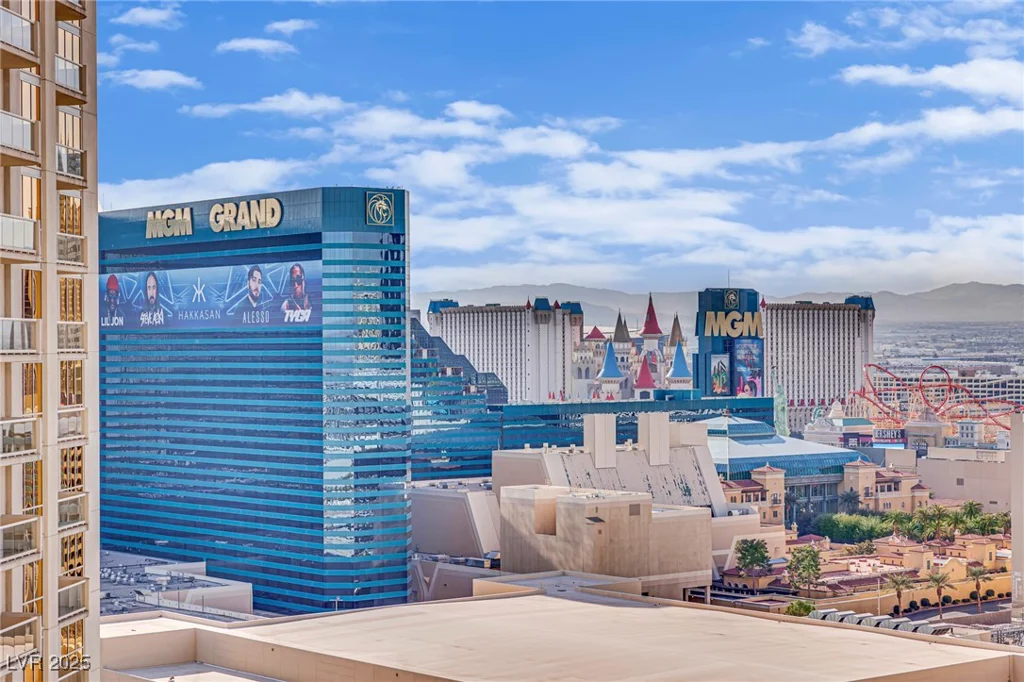 135 Harmon, Las Vegas, NV 89109