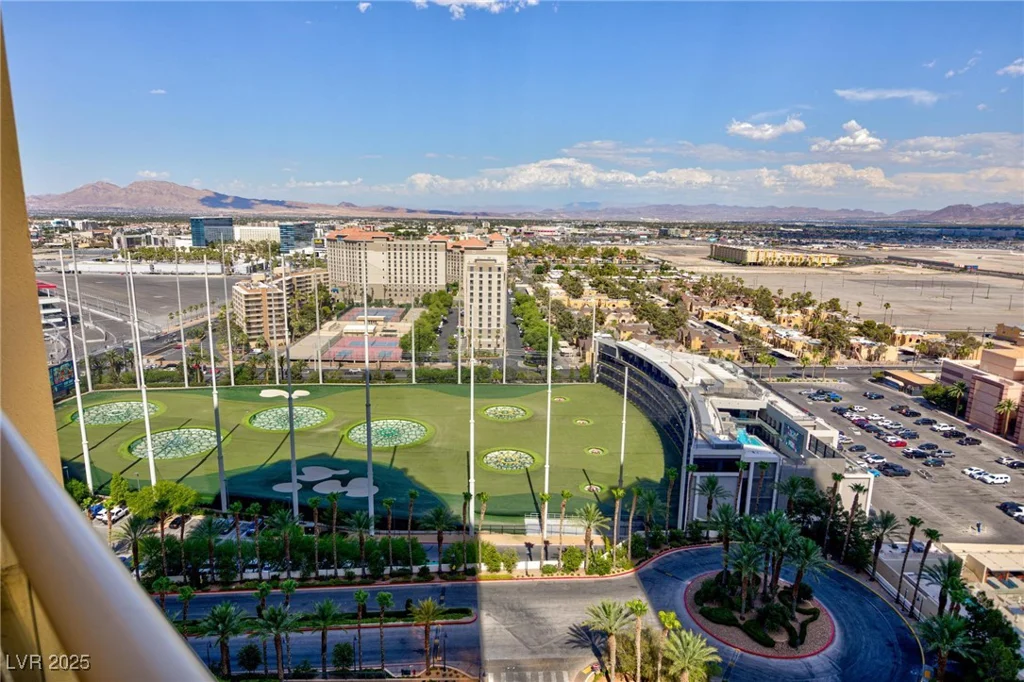 135 Harmon, Las Vegas, NV 89109