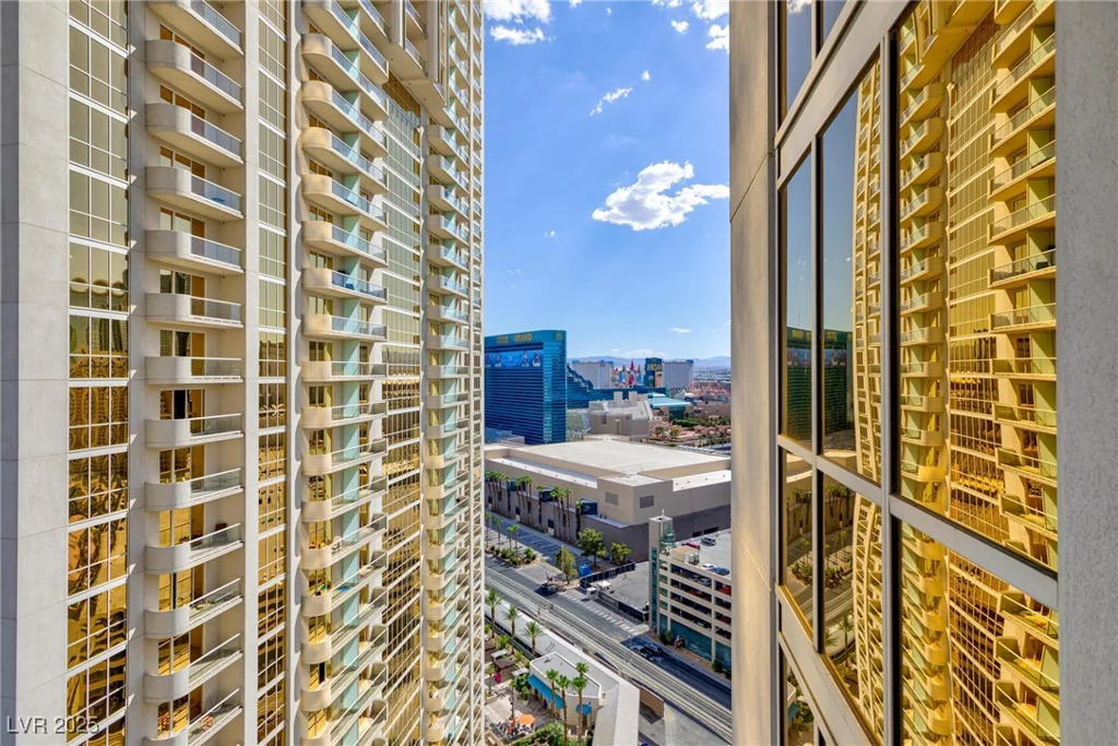 135 Harmon, Las Vegas, NV 89109