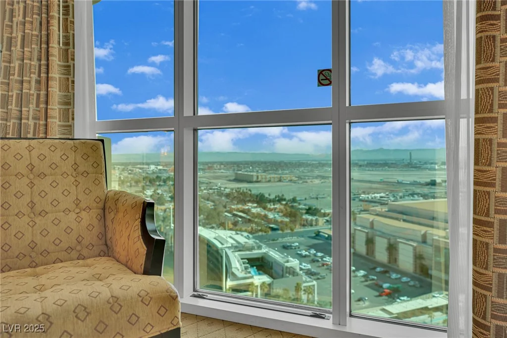 135 Harmon, Las Vegas, NV 89109