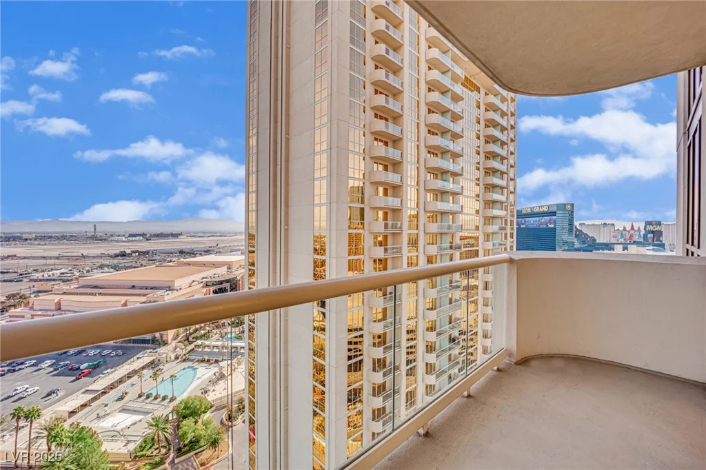 135 Harmon, Las Vegas, NV 89109