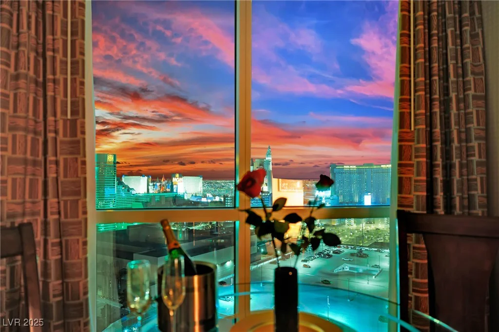 135 Harmon, Las Vegas, NV 89109
