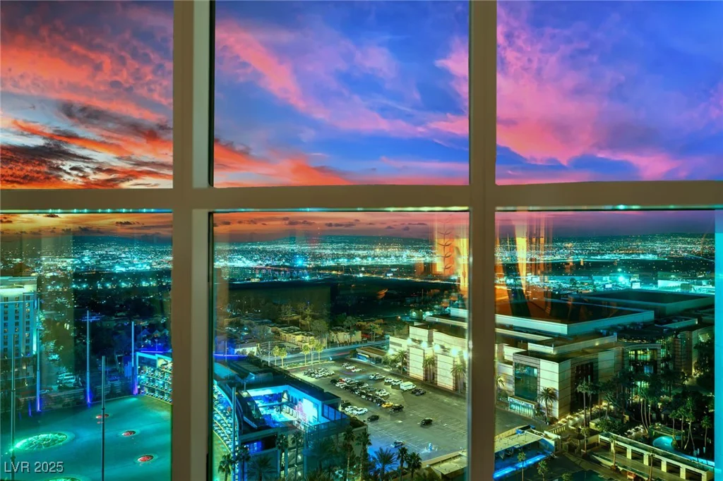 135 Harmon, Las Vegas, NV 89109