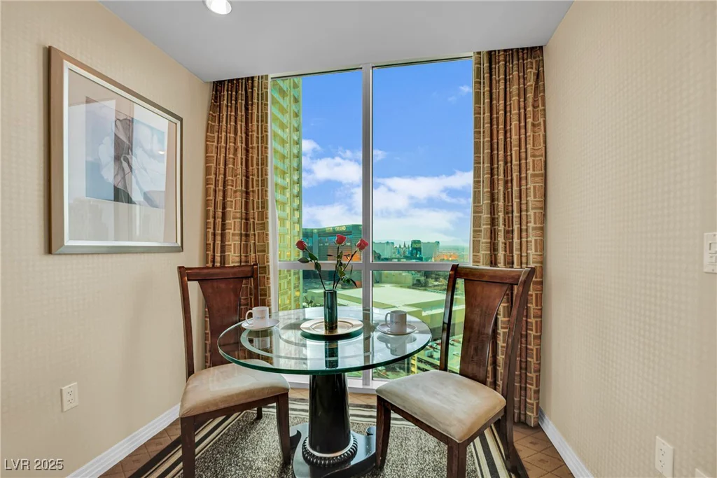 135 Harmon, Las Vegas, NV 89109