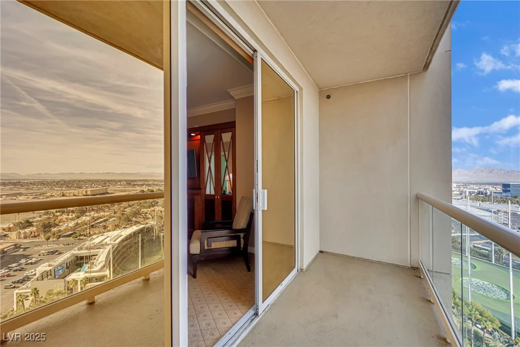 135 Harmon, Las Vegas, NV 89109