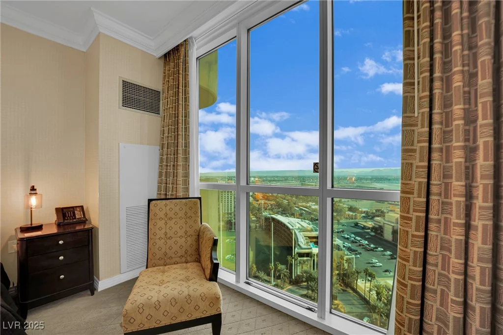 135 Harmon, Las Vegas, NV 89109