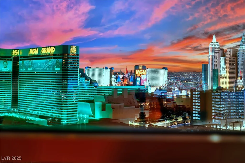 135 Harmon, Las Vegas, NV 89109